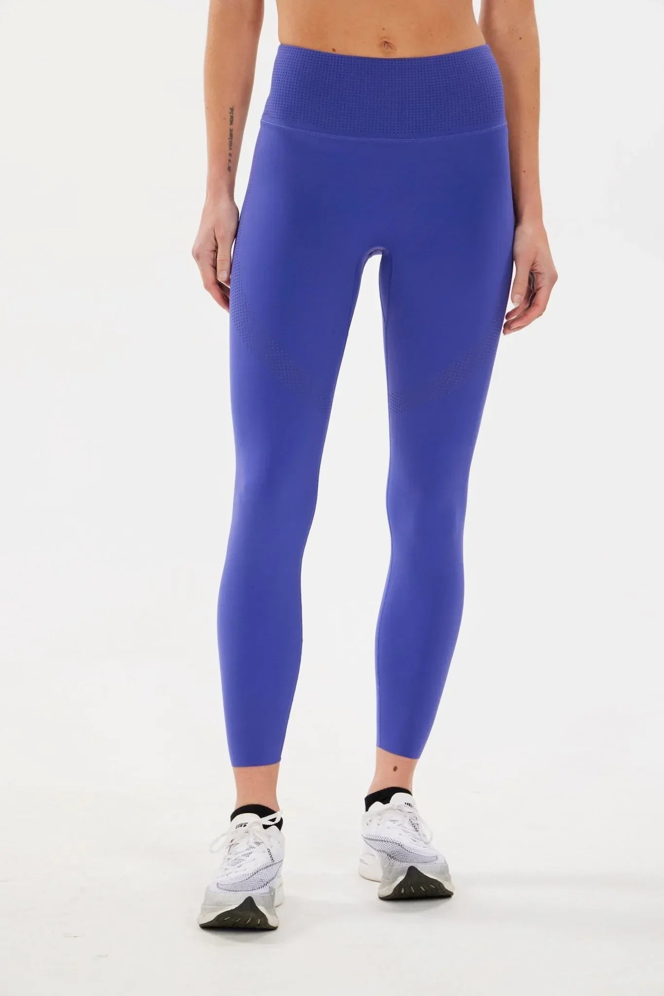 alrn-78-perforated-tight-alwrld-evolve-fit-wear-243560 - Evolve Fit Wear - alrn-78-perforated-tight-alwrld-evolve-fit-wear-243560
