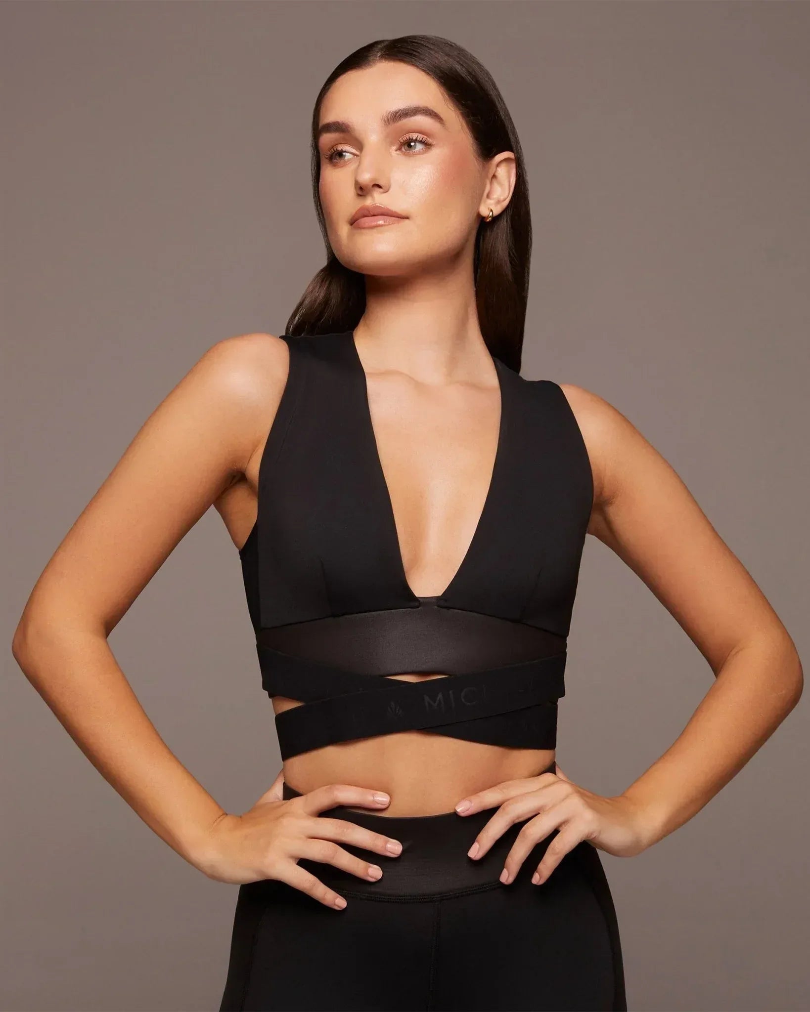hustle mesh panel longline bra for support – black