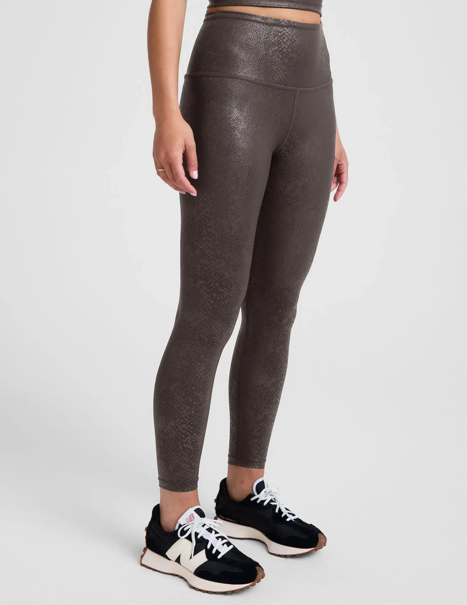 powershine-high-waisted-midi-leggings-espresso-viper-beyond-yoga-evolve-fit-wear-5343538 - Evolve Fit Wear - powershine-high-waisted-midi-leggings-espresso-viper-beyond-yoga-evolve-fit-wear-5343538